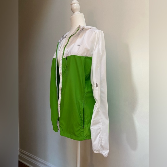 NIKE WOMEN’S RUNNING LIGHT JACKET WINDBREAKER SZ XL - Picture 12 of 13